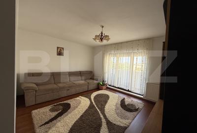 Apartament cu 3 camere decomandat, mobilat în Micro 16