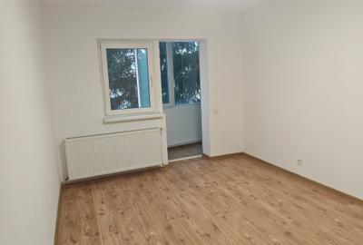 Apartament cu 3 camere decomandat în Astra