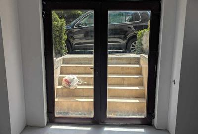 Spatiu comercial 130 mp - demisol - Faleza Nord - 118.000 euro(Cod E8+E10) - 2