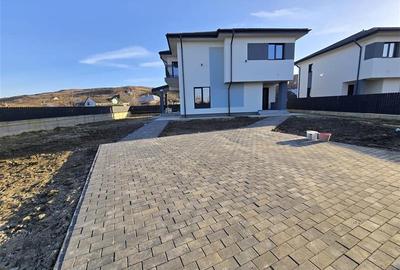 Finalizata si intabulata! Casa tip vila + 620 mp teren, iesire din Letcani. - 1