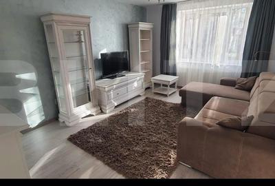 Apartament cu 3 camere semidecomandat, mobilat în Central