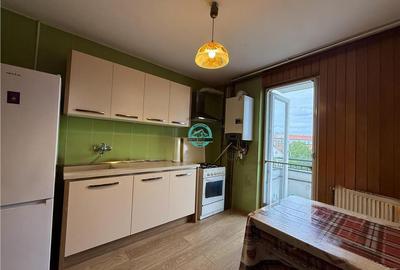 Apartament tip penthouse cu 5 camere de inchiriat, zona Poli 2 - 5
