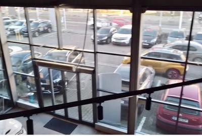 Spațiu Comercial  Showroom de Închiriat - 1