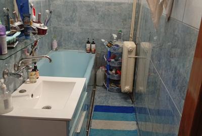 Apartament cu 2 camere decomandat în