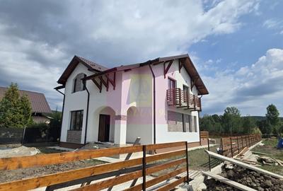 Casă individuală cu 4 camere în Brebu