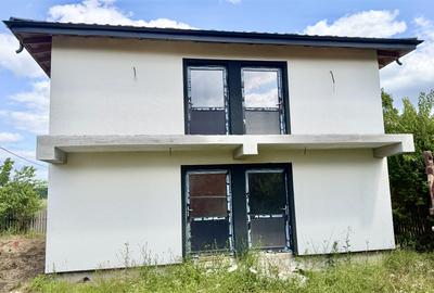 Casă cu 4 camere în Aroneanu