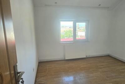 De vânzare apartament 2 camere decomandat | Zona 8 Mai - 23