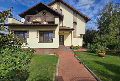 Casă cu 6 camere în Săftica