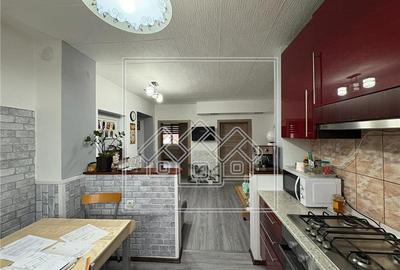 Apartament cu 4 camere decomandat în Lazaret