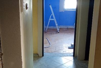 Urgent vând ap 3 camere parter  zona COMCERIAL - 2