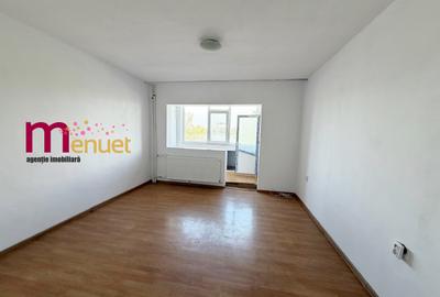 Apartament cu 2 camere decomandat în Pelican
