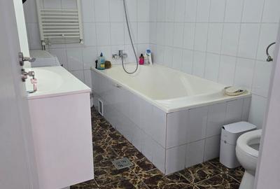 Casă Renovată cu Grădină | 227 mp | 3 Terase | 3 Dormitoare | Milcov - 53