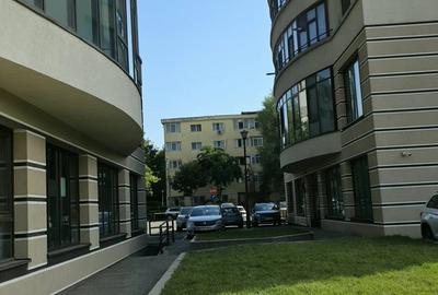 Apartament cu 2 camere decomandat în Podul de Fier