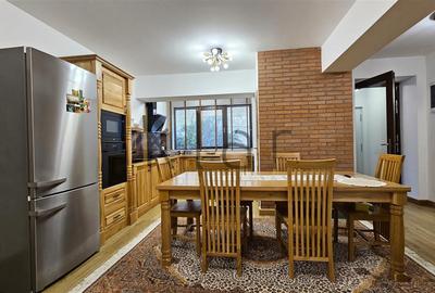 Casa renovata 200mp pe 2 niveluriparcare curte cu foisorCentru zona str. Paris - 10