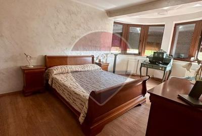 Casă / Vilă cu 8 camere de vânzare în Suceava - 26