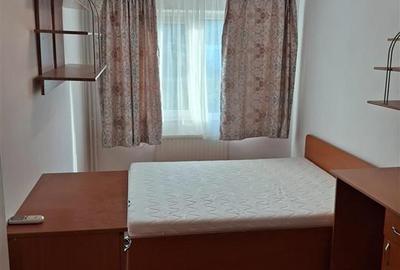 Apartament cu 3 camere semidecomandat în Alexandru cel Bun