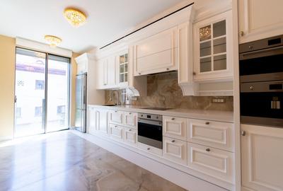 Apartament cu 3 camere semidecomandat în Dorobanți