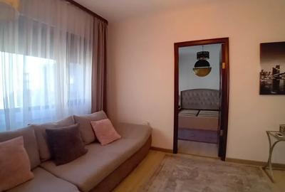 Apartament cu 3 camere semidecomandat, mobilat în Unirii