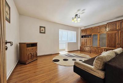 Apartament cu 3 camere decomandat, mobilat în Bartolomeu
