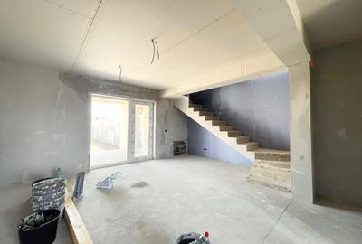 Duplex cu 4 camere în Moșnița Nouă