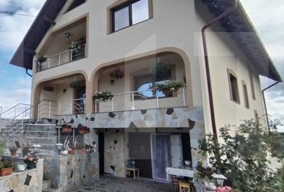 Casă individuală cu 15 camere în Dorohoi