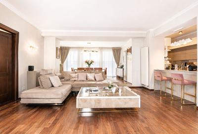Apartament cu 4 camere decomandat în Kiseleff