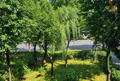 Apartament cu 3 camere semidecomandat în Vlahuță