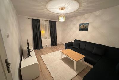 Apartament cu 4 camere decomandat în Casa de Cultură