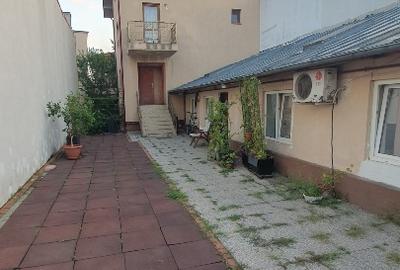 Eroii Revolutiei, casa unifamiliala   P+2,Parcul Carol,Tineretului - 12