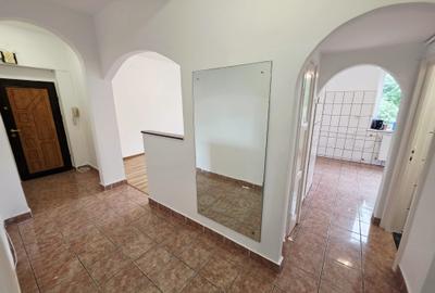 Apartament cu 2 camere decomandat în Sud
