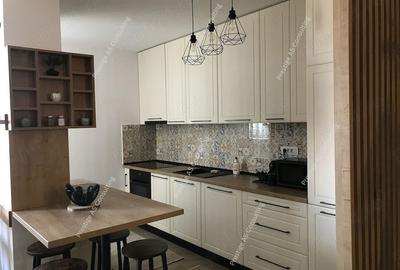 Apartament cu 3 camere decomandat, mobilat în Central