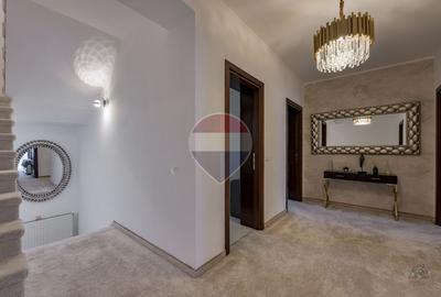 Vilă renovată P+1+M  | Foișor vitrat, grădină și jacuzzi - 12