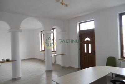 Spațiu comercial, de 89 mp, în Central