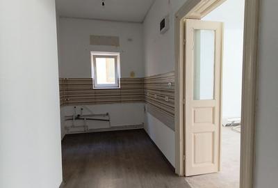 Apartament Peninsula aproape de plaja, intrare separata, 105 mp, dec. - 12