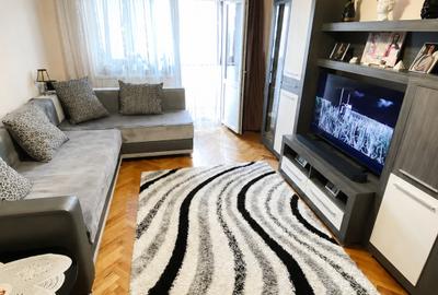 Apartament cu 3 camere decomandat, mobilat în Cetate