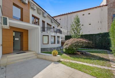 Casă individuală cu 5 camere în Central