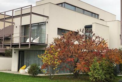 Casă cu 6 camere în Băneasa