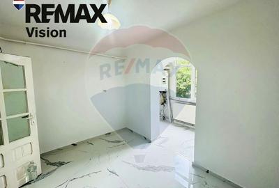 Apartament cu 3 camere de vânzare în zona 1 Mai - 7