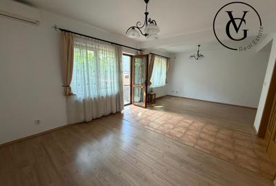 Casă individuală cu 6 camere în Lacul Tei