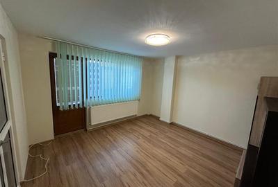 Apartament cu 3 camere decomandat în Păcurari
