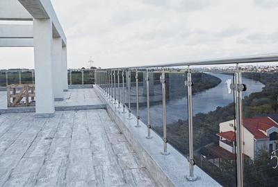 Penthouse cu 4 camere decomandat în Mamaia-Sat