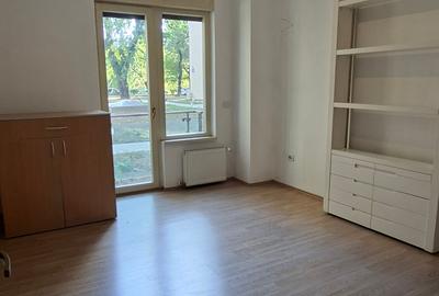 Central, pe malul Begai,   cu parcare - 15