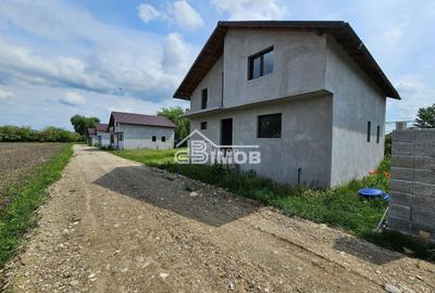 Casă de vânzare în Lazuri – aproape de lacuri, aproape de liniște, de - 2