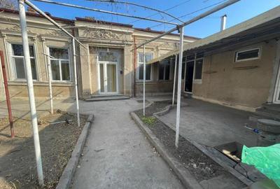 Casa caramida 85mp Centru , 178mp teren cu 14m la strada, gaze canalizare apa - 1