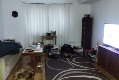 Vand casa cu 10 camere in zona 7 Noiembrie - 2