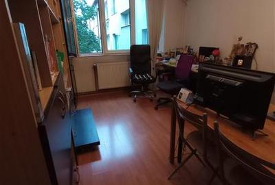 Apartament cu 3 camere decomandat în Dristor