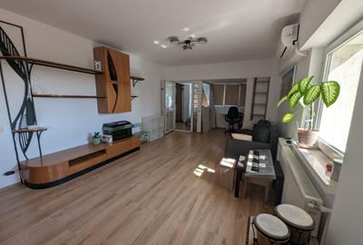Apartament cu 3 camere decomandat în Băneasa