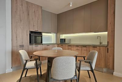 Apartament cu 3 camere semidecomandat, mobilat în Băneasa