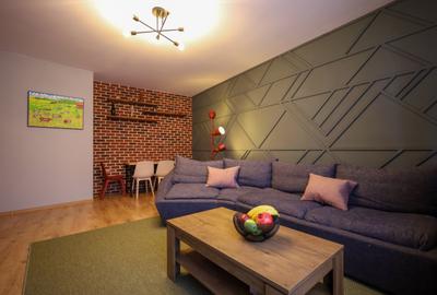 Apartament cu 2 camere decomandat, mobilat în Parcul Carol