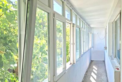 Apartament cu 3 camere semidecomandat în Giulești